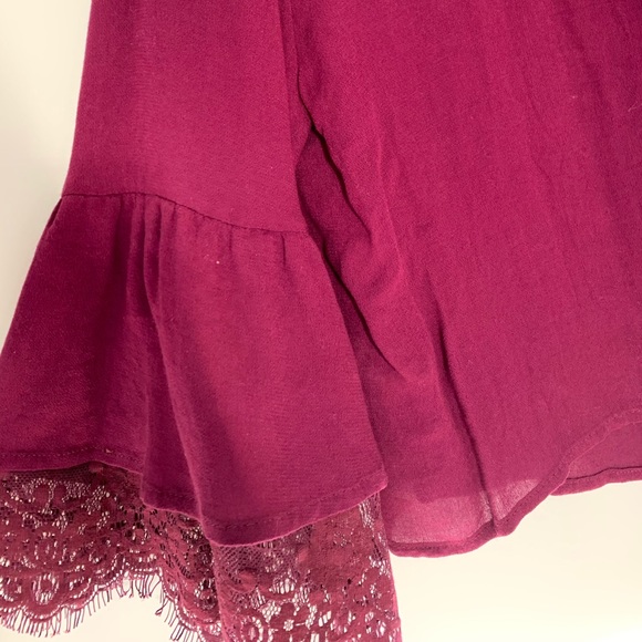 Lace Ruffle Cropped Blouse - Picture 4 of 4